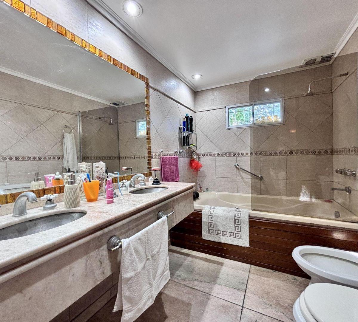 Venta Casa Cuatro Ambientes en Bernal 1