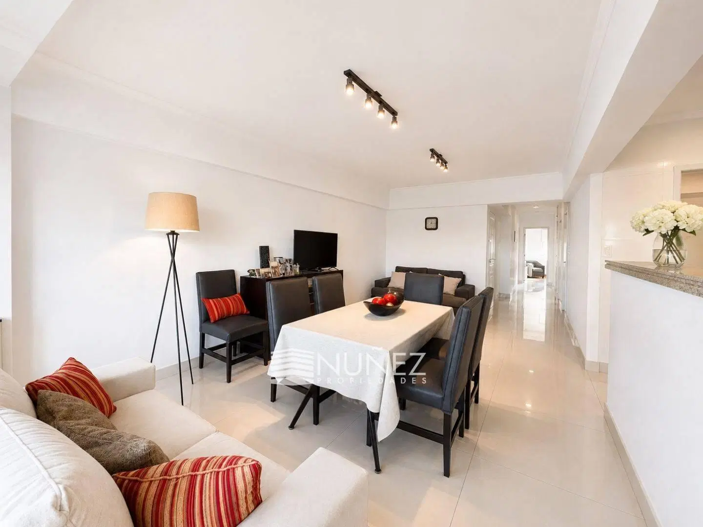 Semipiso 3 ambientes con balcón, parrilla y 2 baños Bernal Este 2