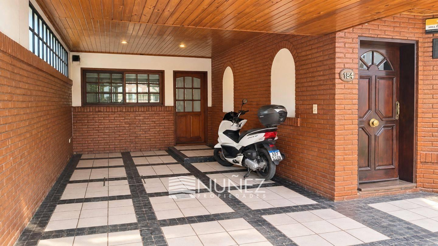 Foto de VENTA Casa en Bernal, Quilmes MUY BUEN ESTADO GENERAL Y MUY LUMINOSA, imagen 2