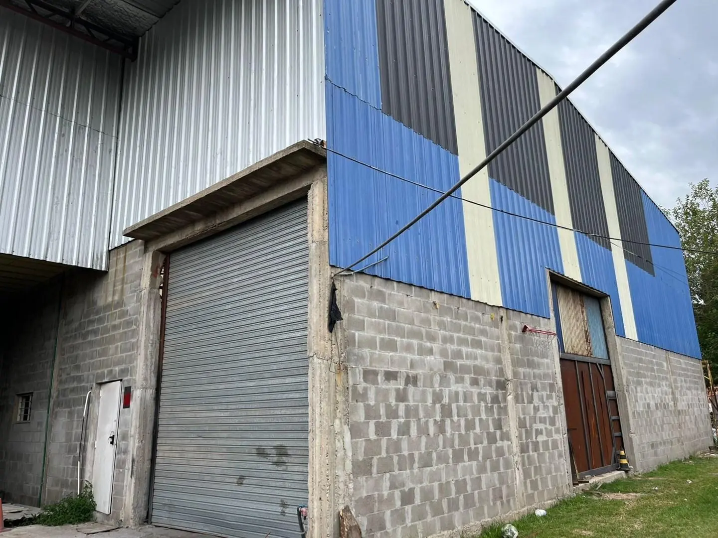 Galpón - Predio 33x60 - Zona industrial. 4