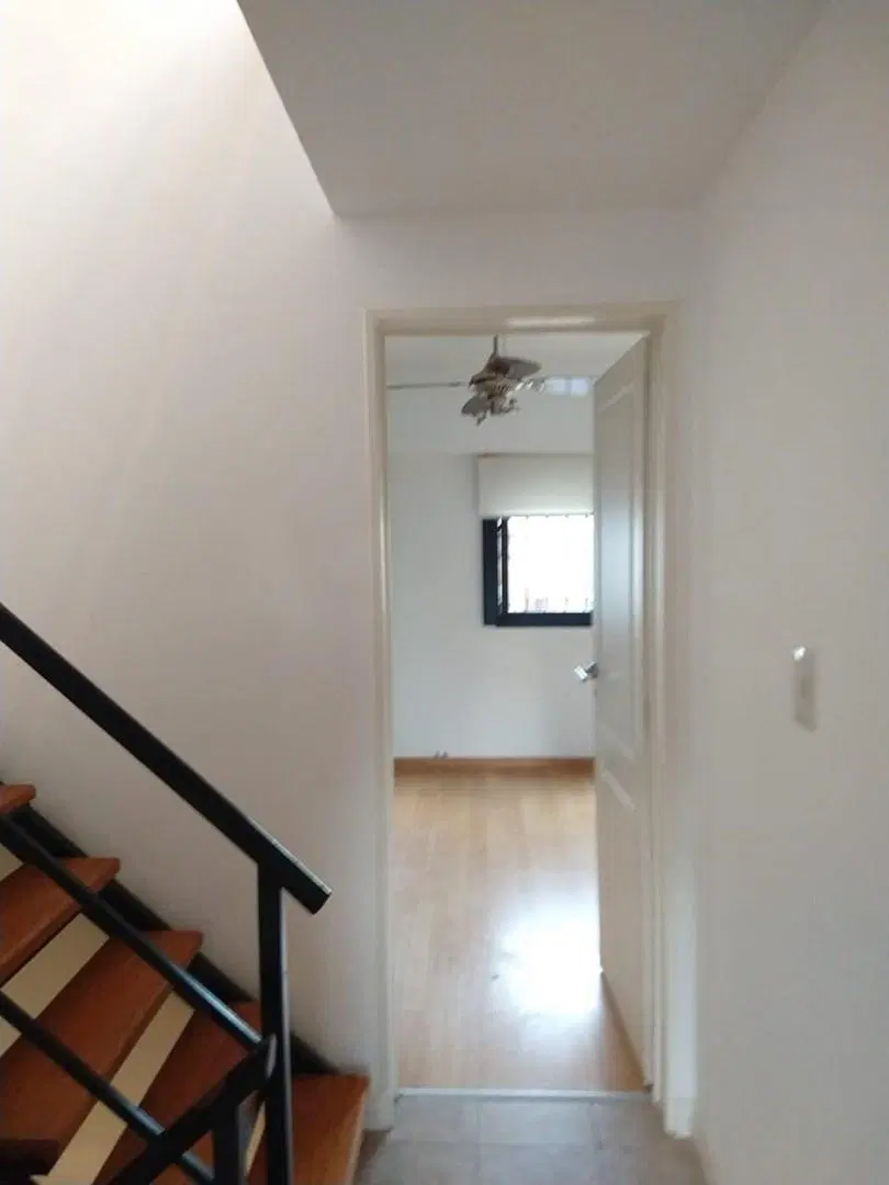 Triplex - Jardín delantero y trasero - Impecable. 4