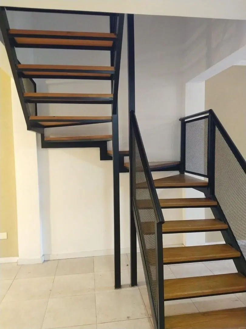 Triplex - Jardín delantero y trasero - Impecable. 3