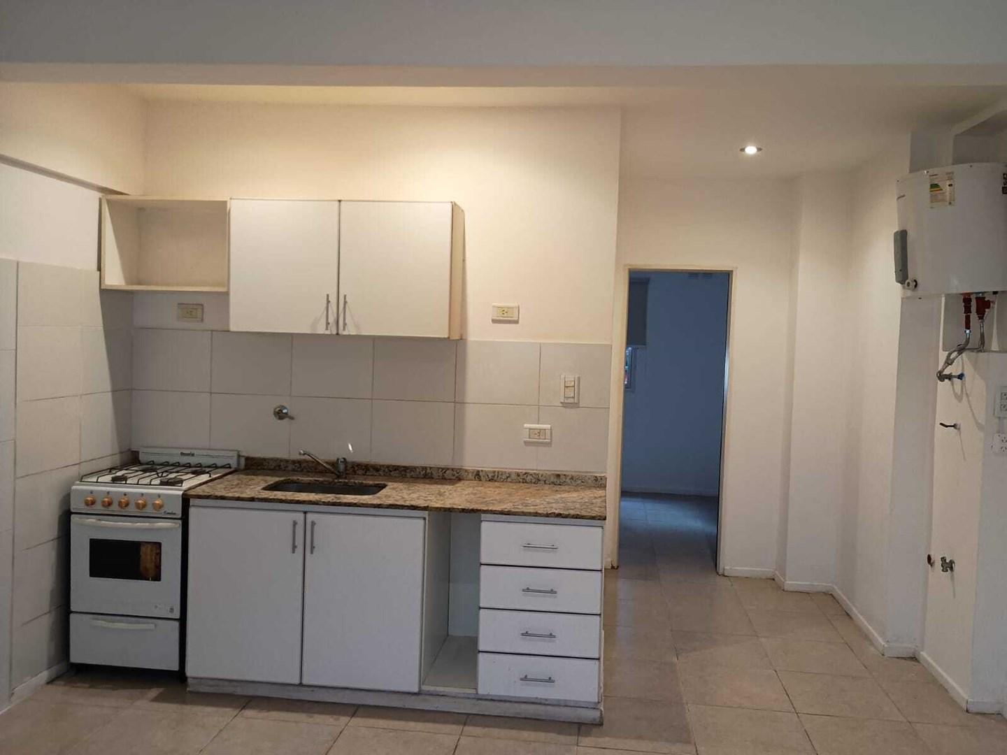Foto de 2 ambientes - Cochera - Bajas expensas., imagen 3