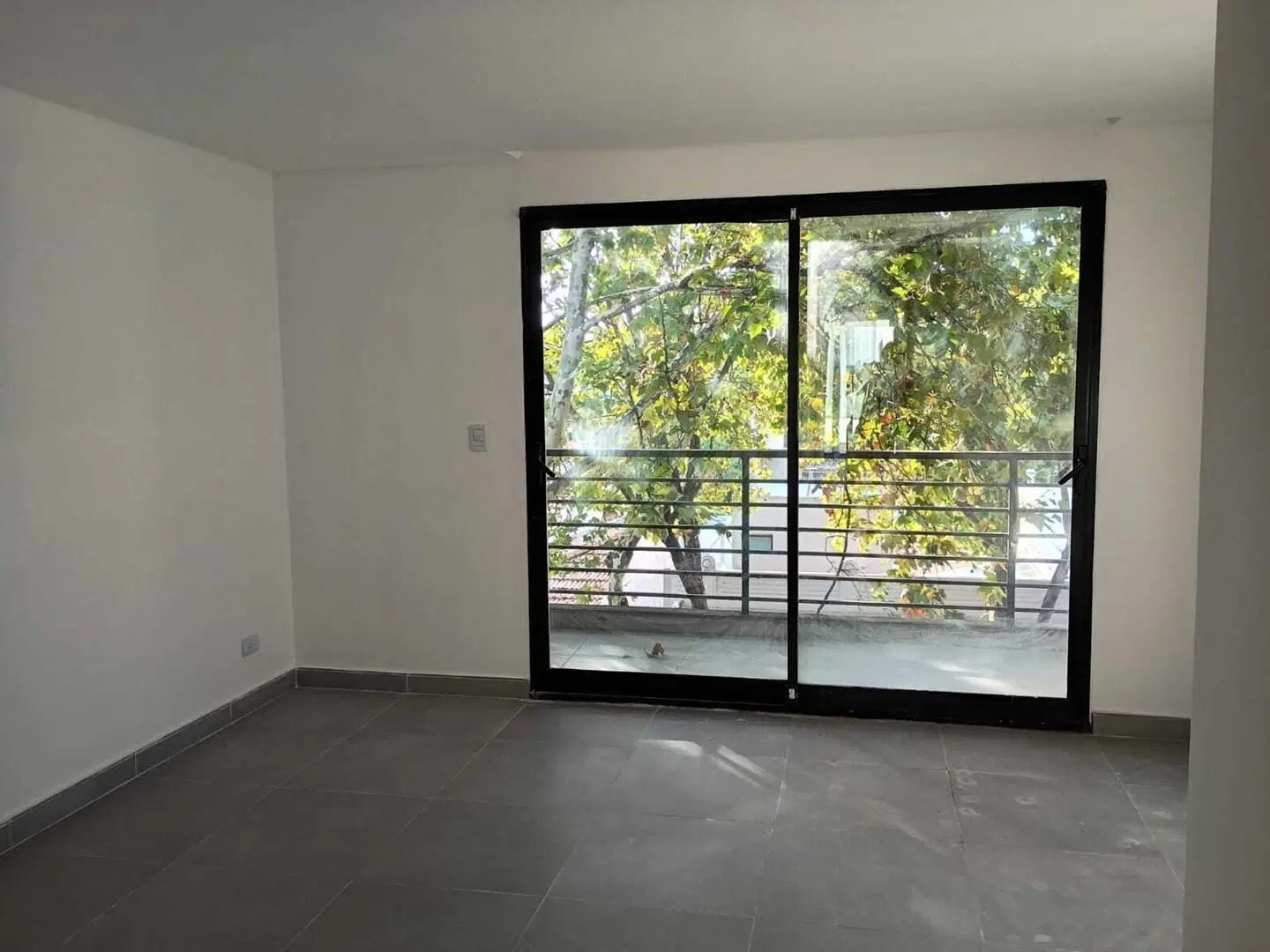 2 ambientes - A estrenar - Cochera - Balcon. 5