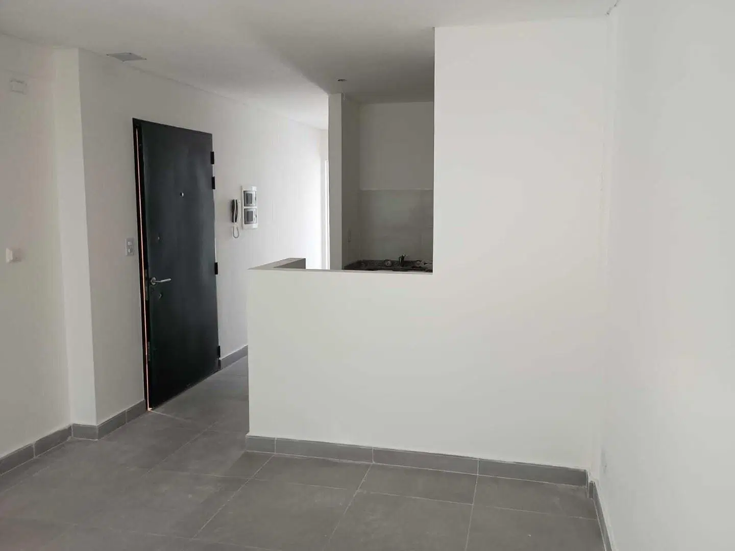 2 ambientes - A estrenar - Cochera - Balcon. 1