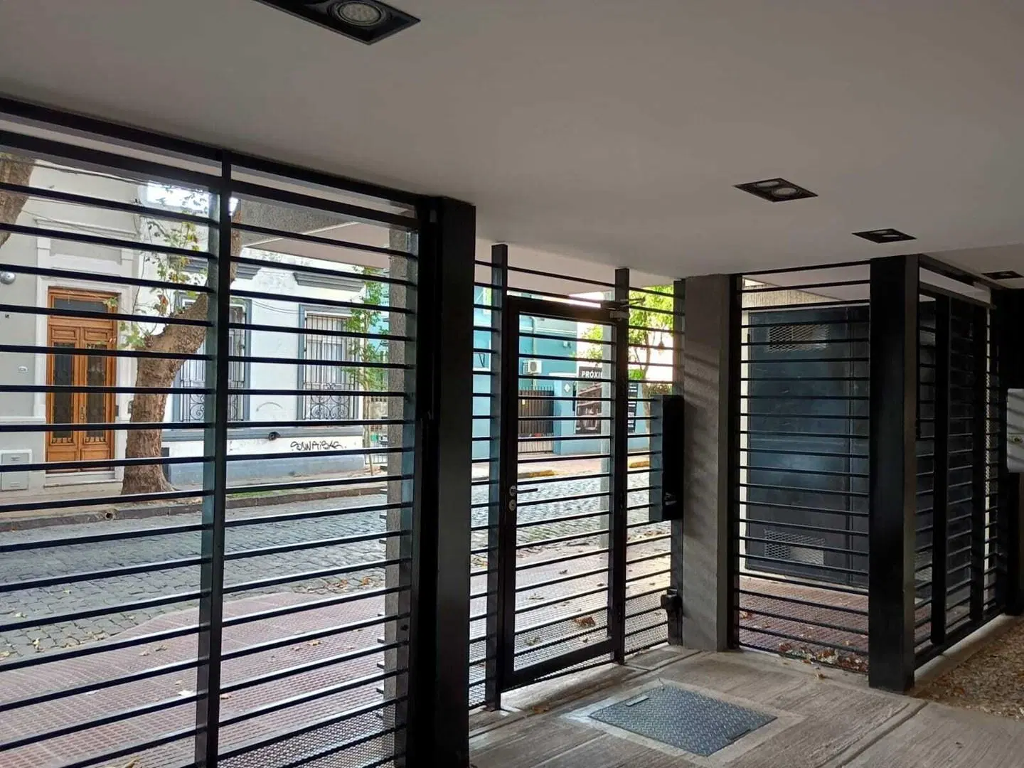 2 ambientes - A estrenar - Cochera - Balcon. 4