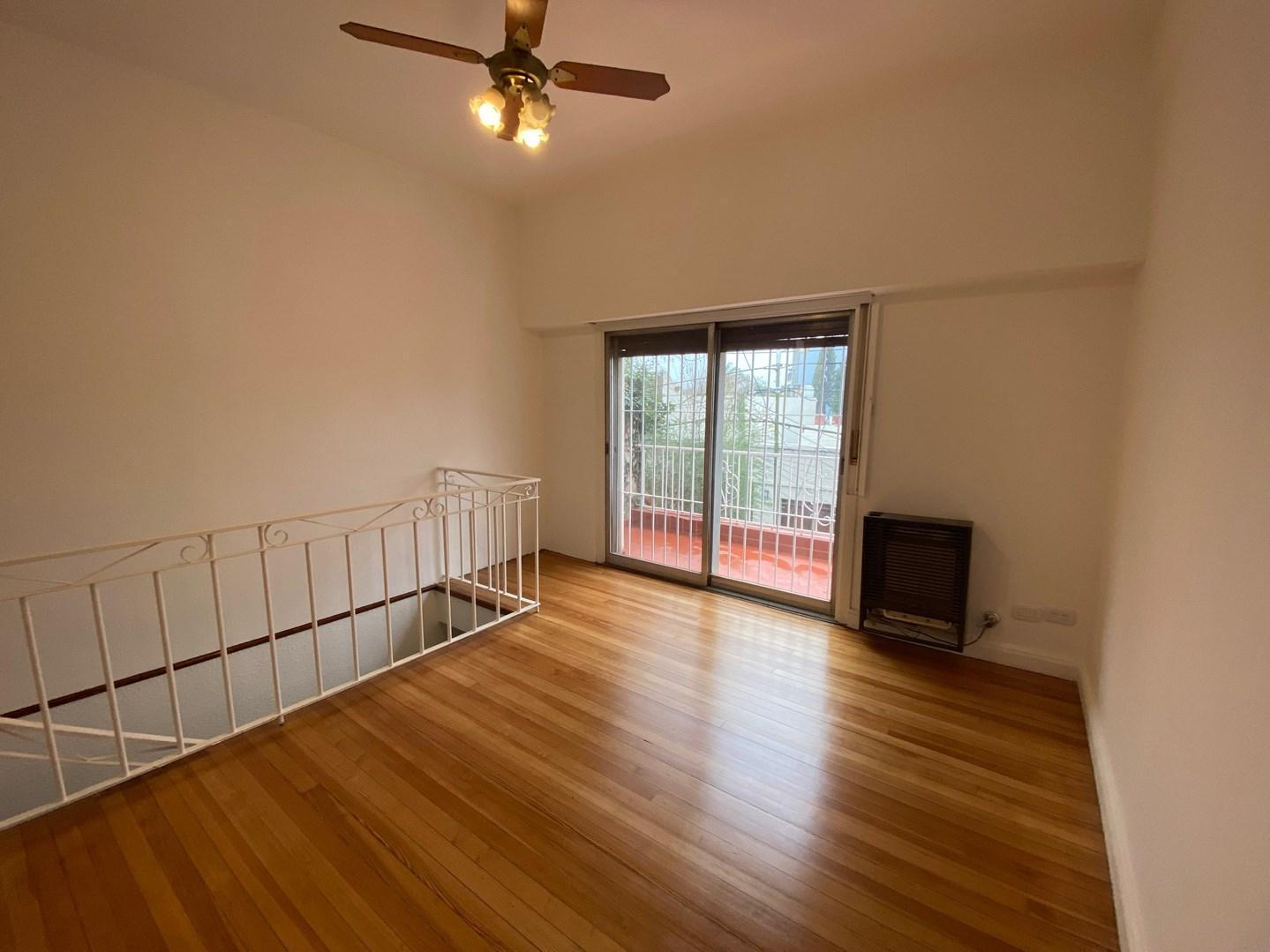 Foto de PH primer piso por escalera - Jardin - Victoria., imagen 2