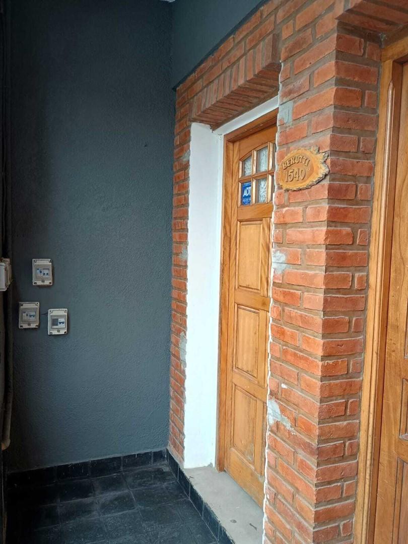Foto de PH Planta baja tipo casa - Jardin con pileta., imagen 2