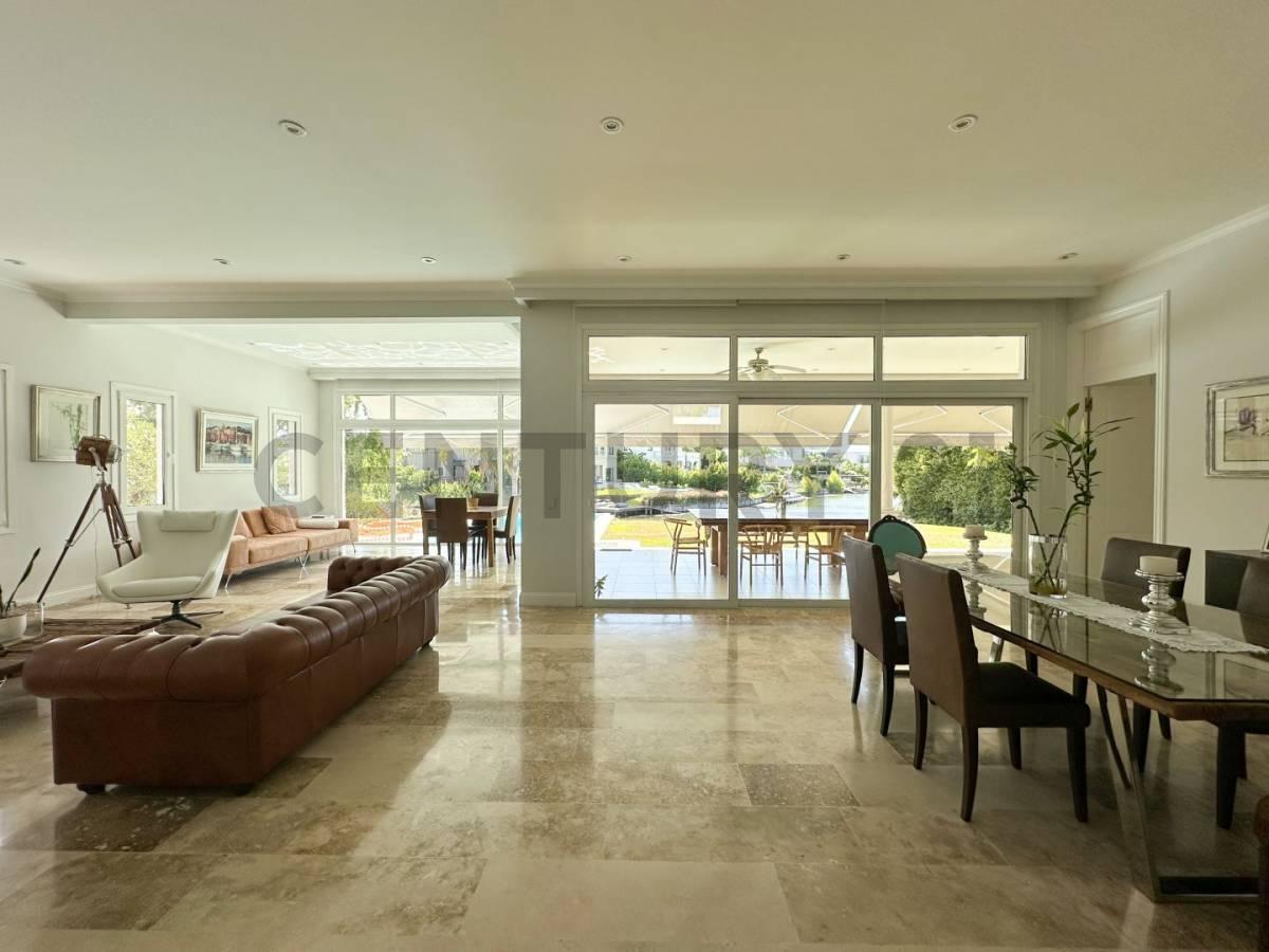 IMPECABLE CASA EN VENTA EN CABOS DEL LAGO.