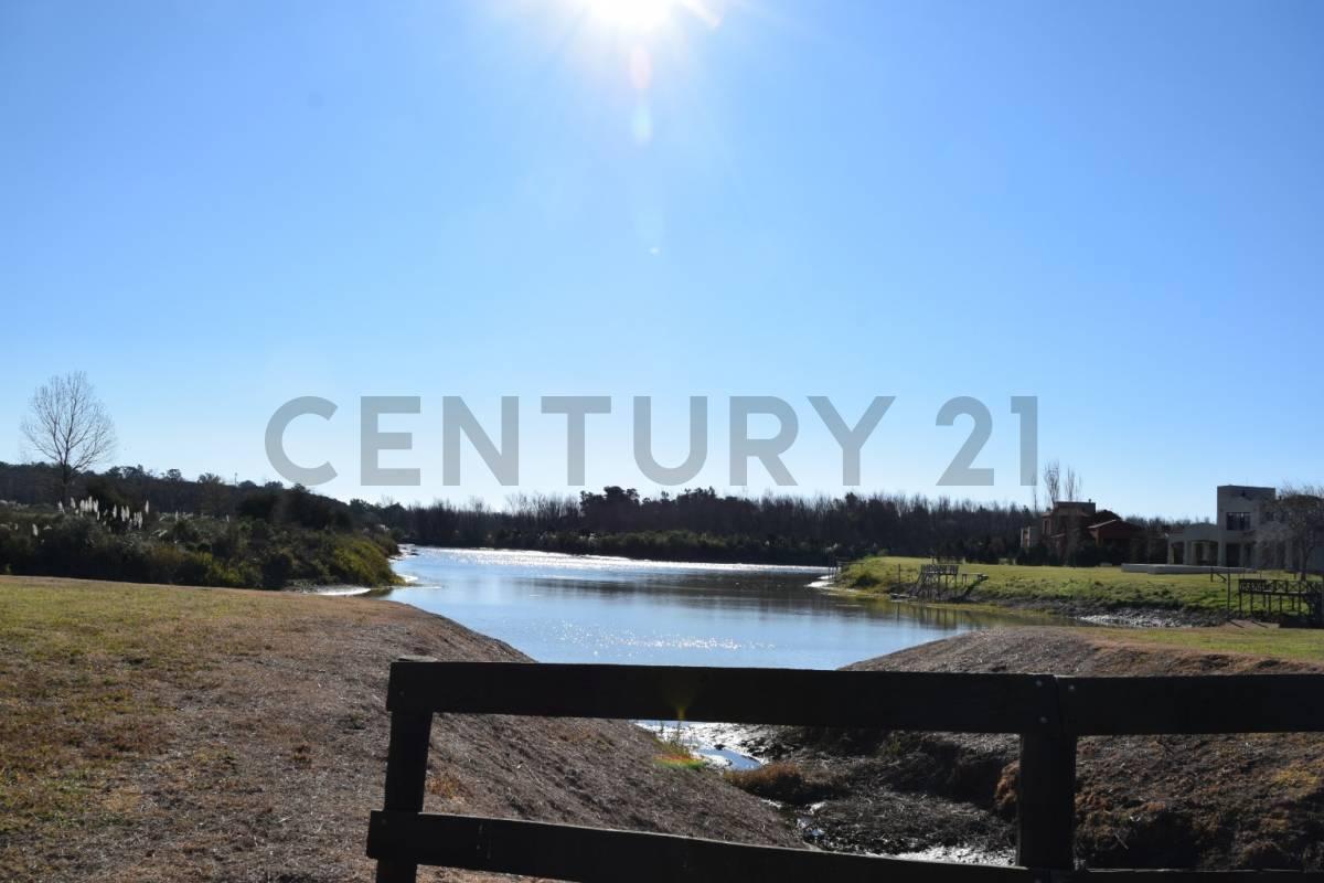 Venta de lote a la laguna en Chacras del Paraná Club de Camp