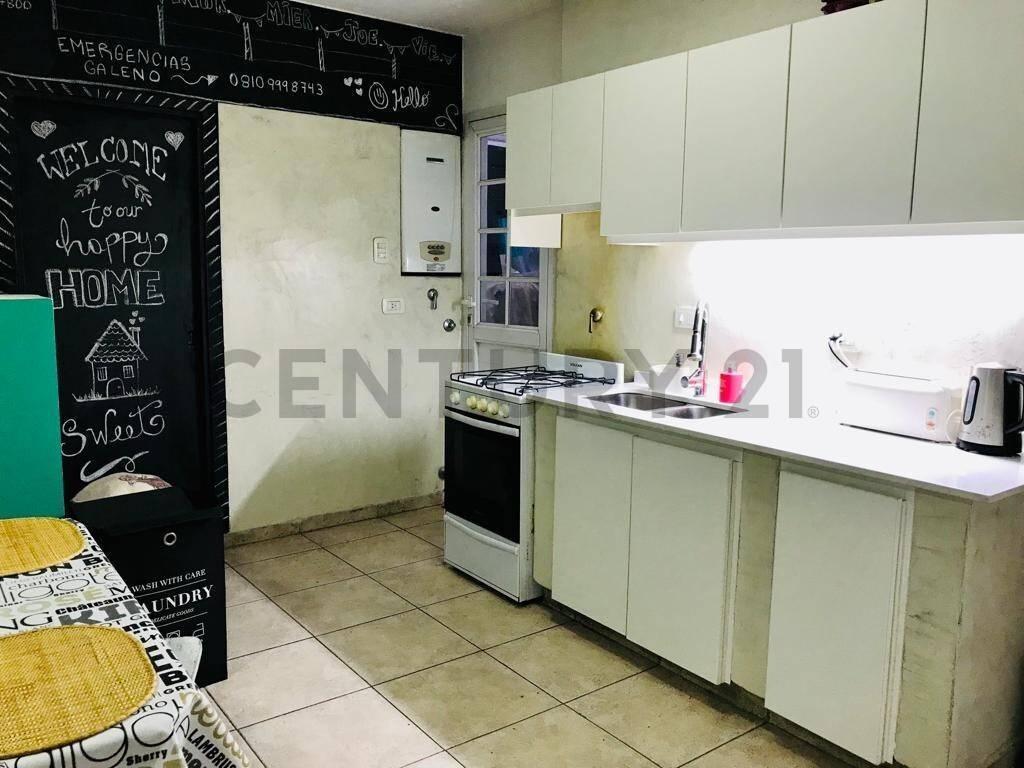 Foto de VENTA DEPARTAMENTO EN EXCELENTE ESTADO, 4 ambientes con Dependencia y, imagen 4
