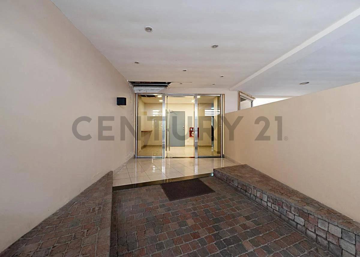 Foto de VENTA MONOAMBIENTE CON COCHERA, MUY LUMINOSO, DESOCUPADO, imagen 2