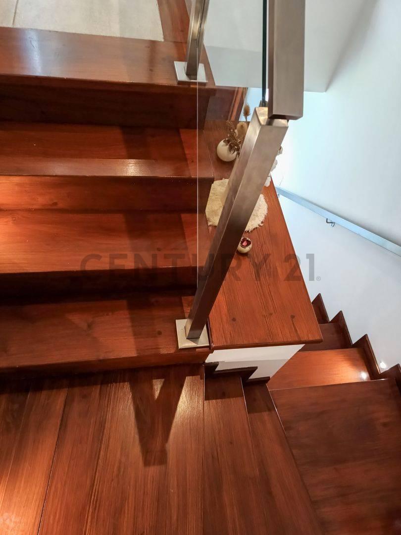 Venta de Casa de 6 Dorm. en Barrio Barrancas de Santa Maria 3