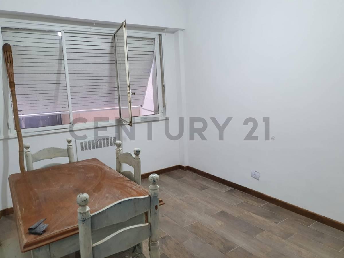 Foto de VENTA DPTO RECICLADO, CON PATIO Y DEPENDENCIA 3 AMBIENTES, imagen 5
