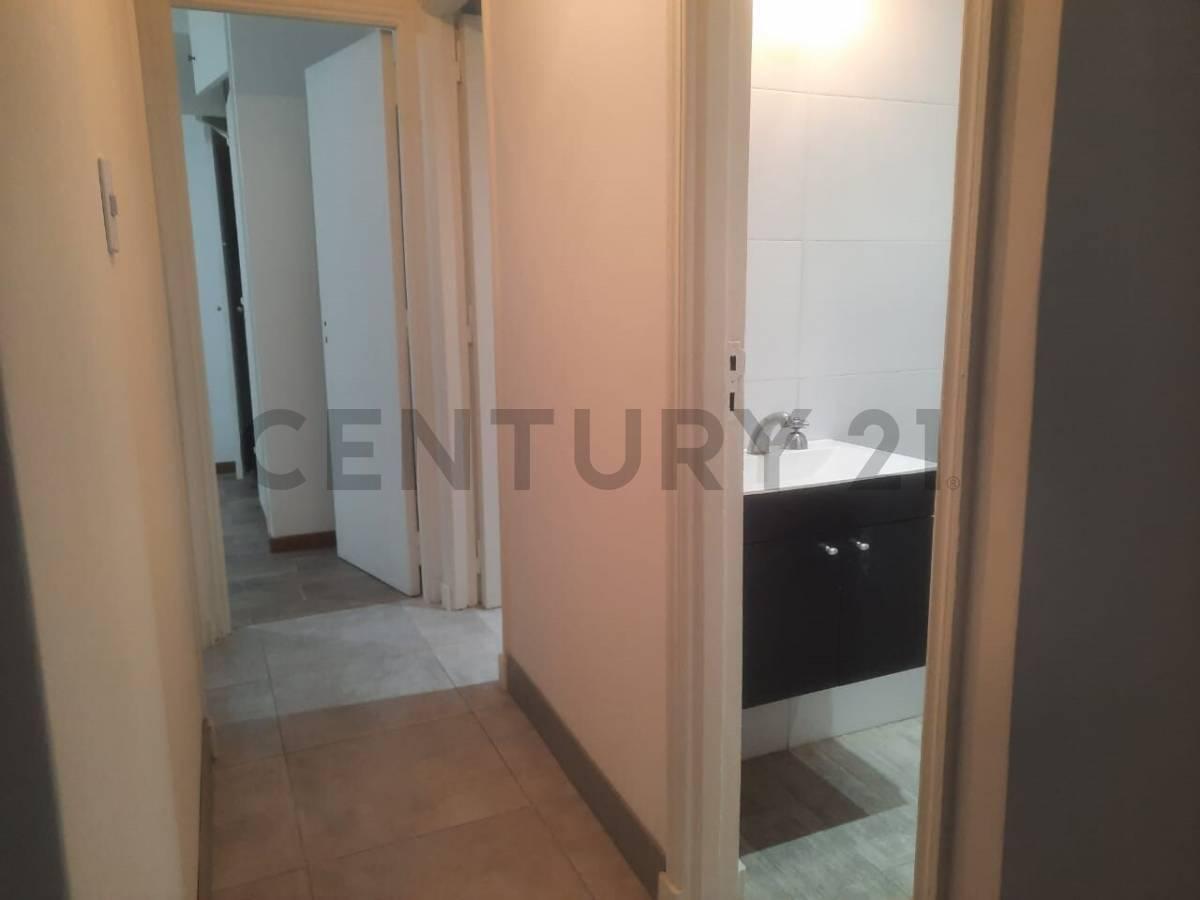 Foto de VENTA DPTO RECICLADO, CON PATIO Y DEPENDENCIA 3 AMBIENTES, imagen 2