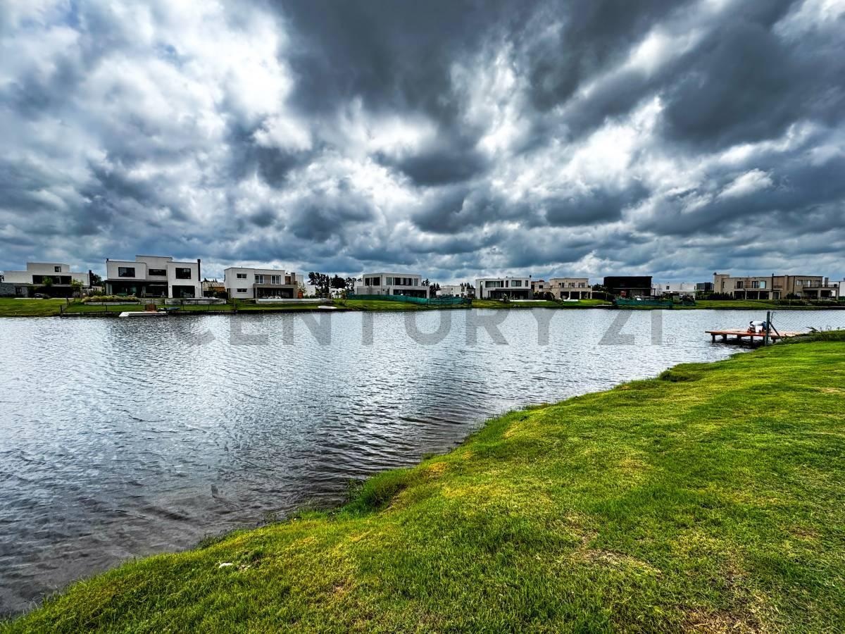 Santa Ana Villanueva lote al agua en venta con excelente orientación