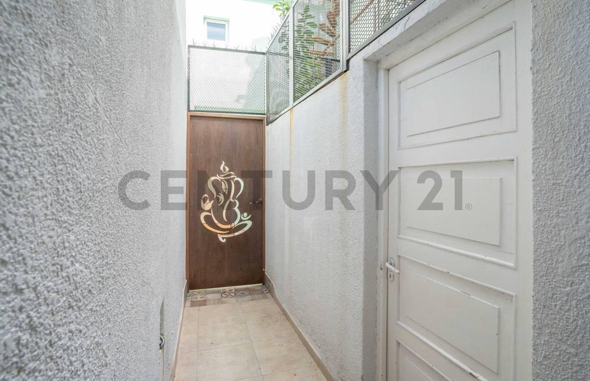 Venta PH 4 Ambientes Reciclado C/jardin, Pileta Climatizada, Patio, Balcones, Terraza Propia y S/exp 2
