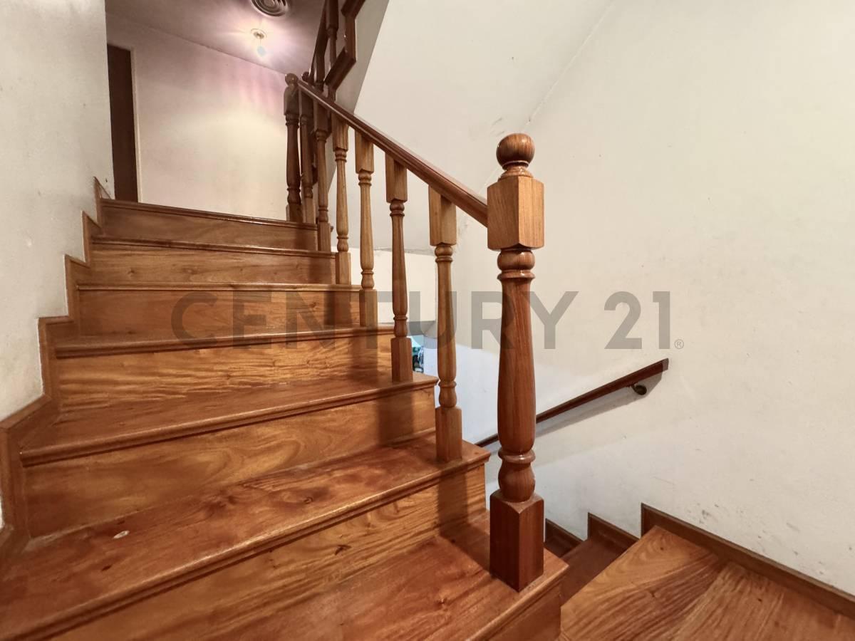 Venta Casa 5 Ambientes C/parque, Quincho + Playroom C/ Dependencia de Servicio y Cochera Doble 1
