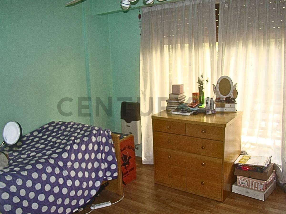 Departamento 3 Ambientes con Dependencias y Cochera 3