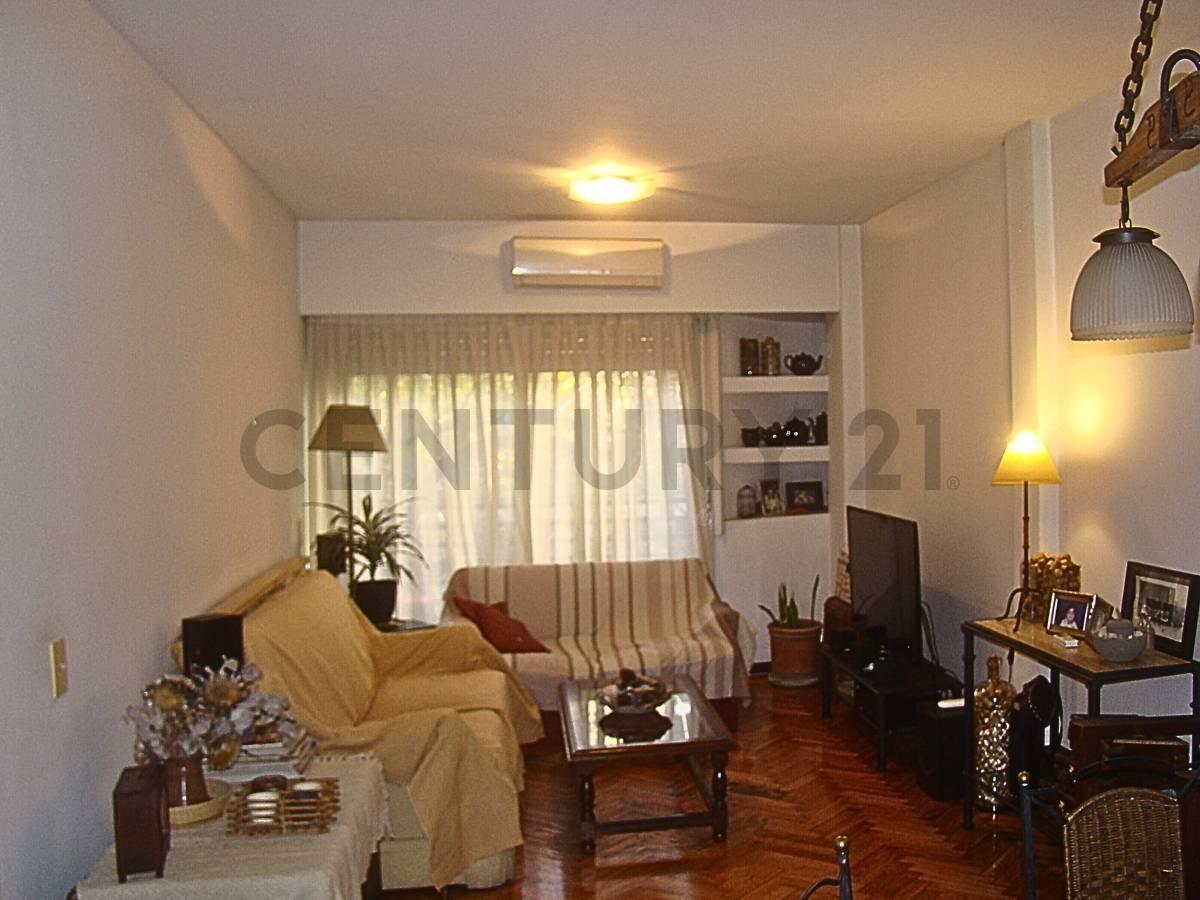 Departamento 3 Ambientes con Dependencias y Cochera 1