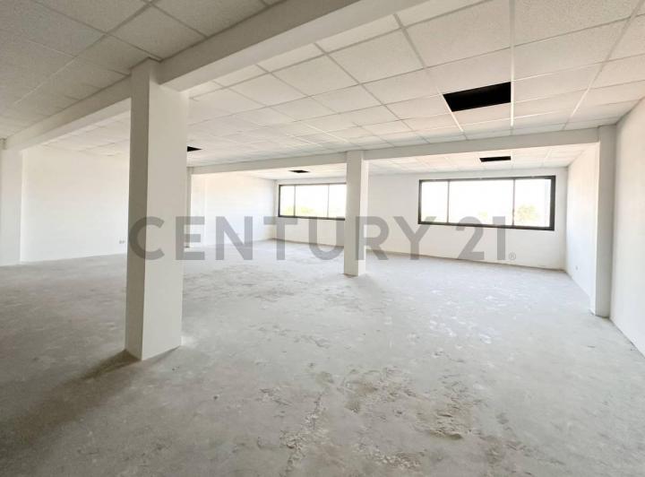 Foto de EDIFICIO DE OFICINAS COMERCIALES Y LOCAL COMERCIAL SOBRE COLECTORA Y, imagen 1