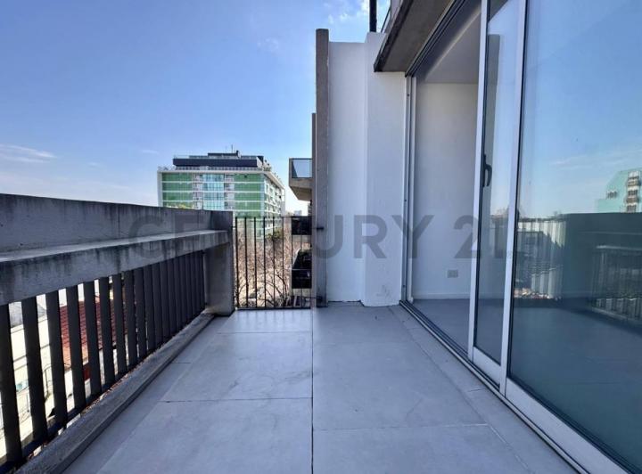 VENTA TRIPLEX 3 AMBIENTES  TERRAZA Y COCHERA EN SAAVEDRA 2