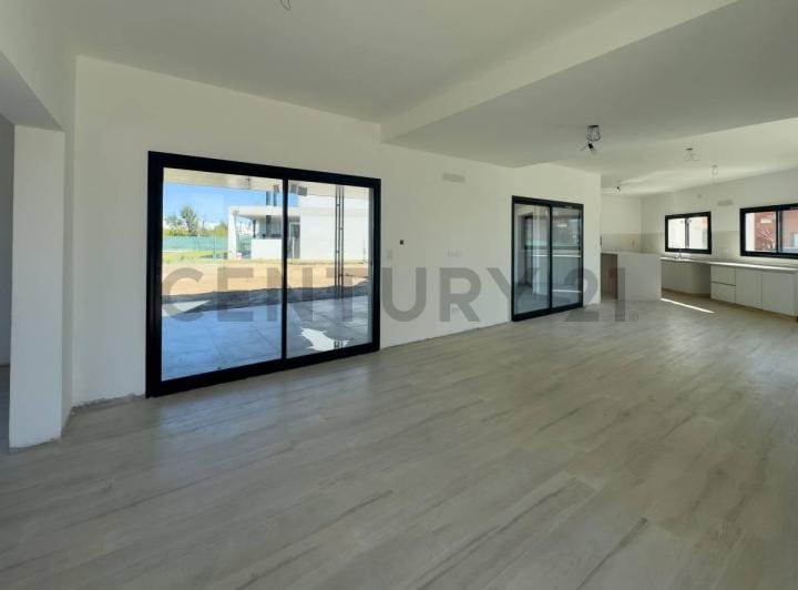 Casa a estrenar en alquiler anual en Laguna Grande Villanueva 2