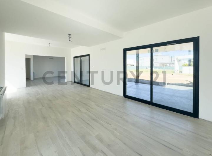 Casa a estrenar en alquiler anual en Laguna Grande Villanueva 5