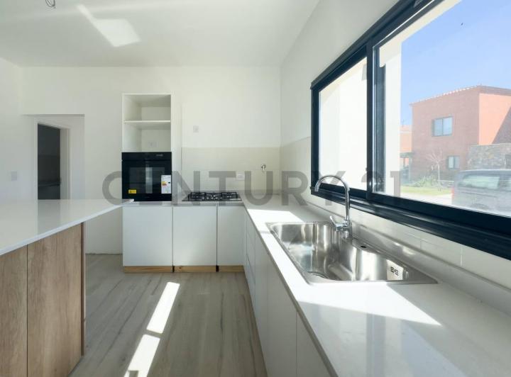 Casa a estrenar en alquiler anual en Laguna Grande Villanueva 4