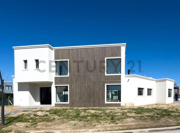 Casa a estrenar en alquiler anual en Laguna Grande Villanueva 1