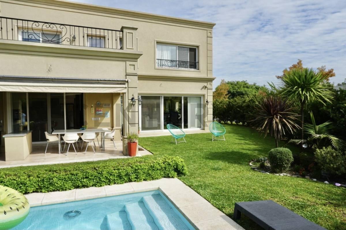 Imponente casa en venta en Los Lagos Nordelta Lote interno