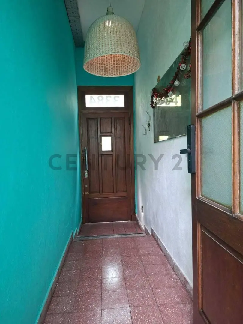 Alquiler de hermosa Casa de 5 ambientes en Saavedra tanto uso comercial como habitacional 2