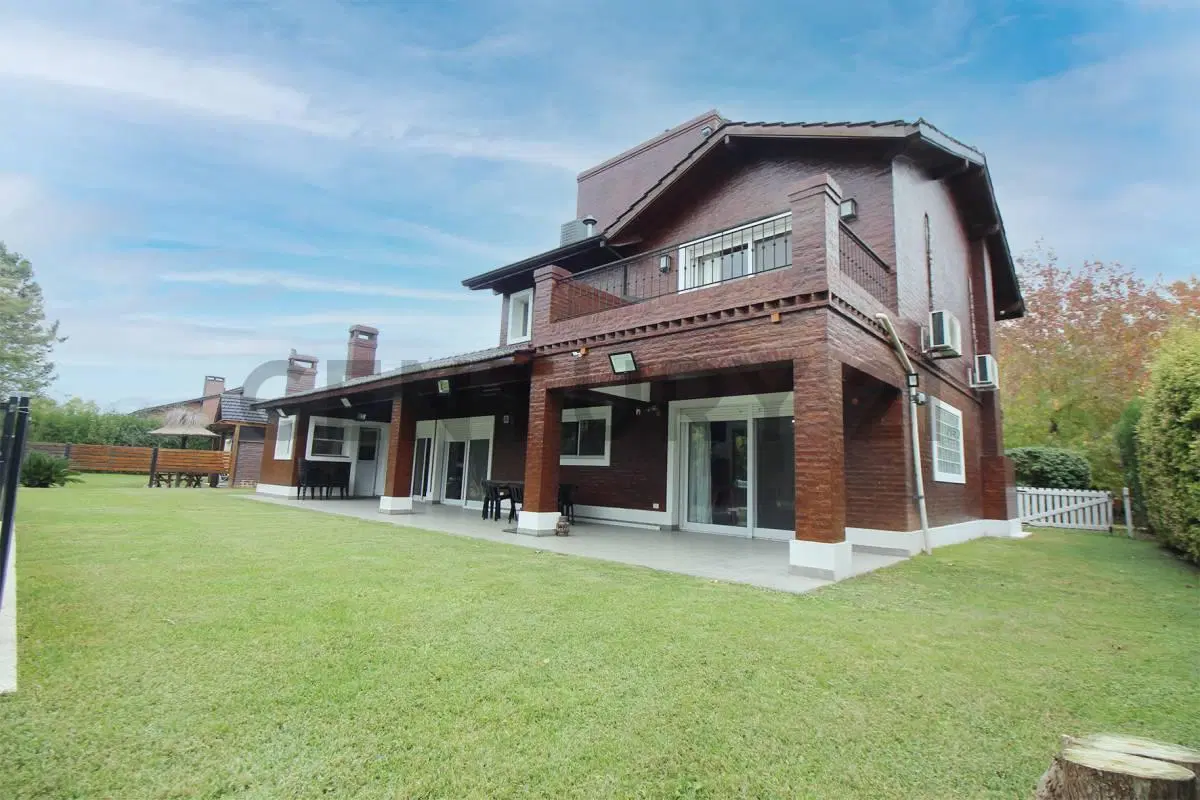 Venta casa en barrio privado Septiembre en terreno de 1.200 m2 3