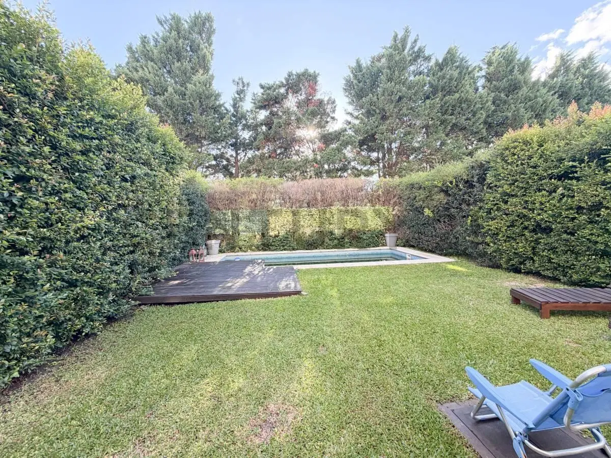UNICO DOS AMBIENTES CON JARDIN, PARRILLA Y PILETA PROPIA. 5