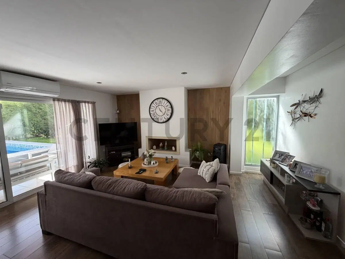 EXCELENTE CASA EN LOTE INTERNO EN LAS TIPAS, 4 Ambientes, doble galería, jardín parquizado 4