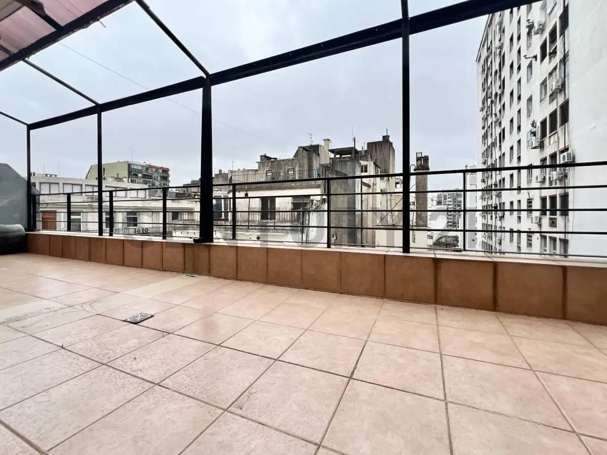 Venta departamento 3 ambientes c/ balcón aterrazado piso alto 4