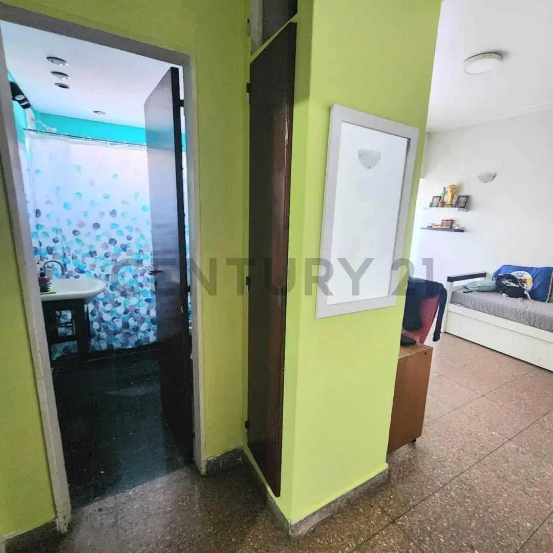 Venta 2 ambientes amplio en Floresta 4