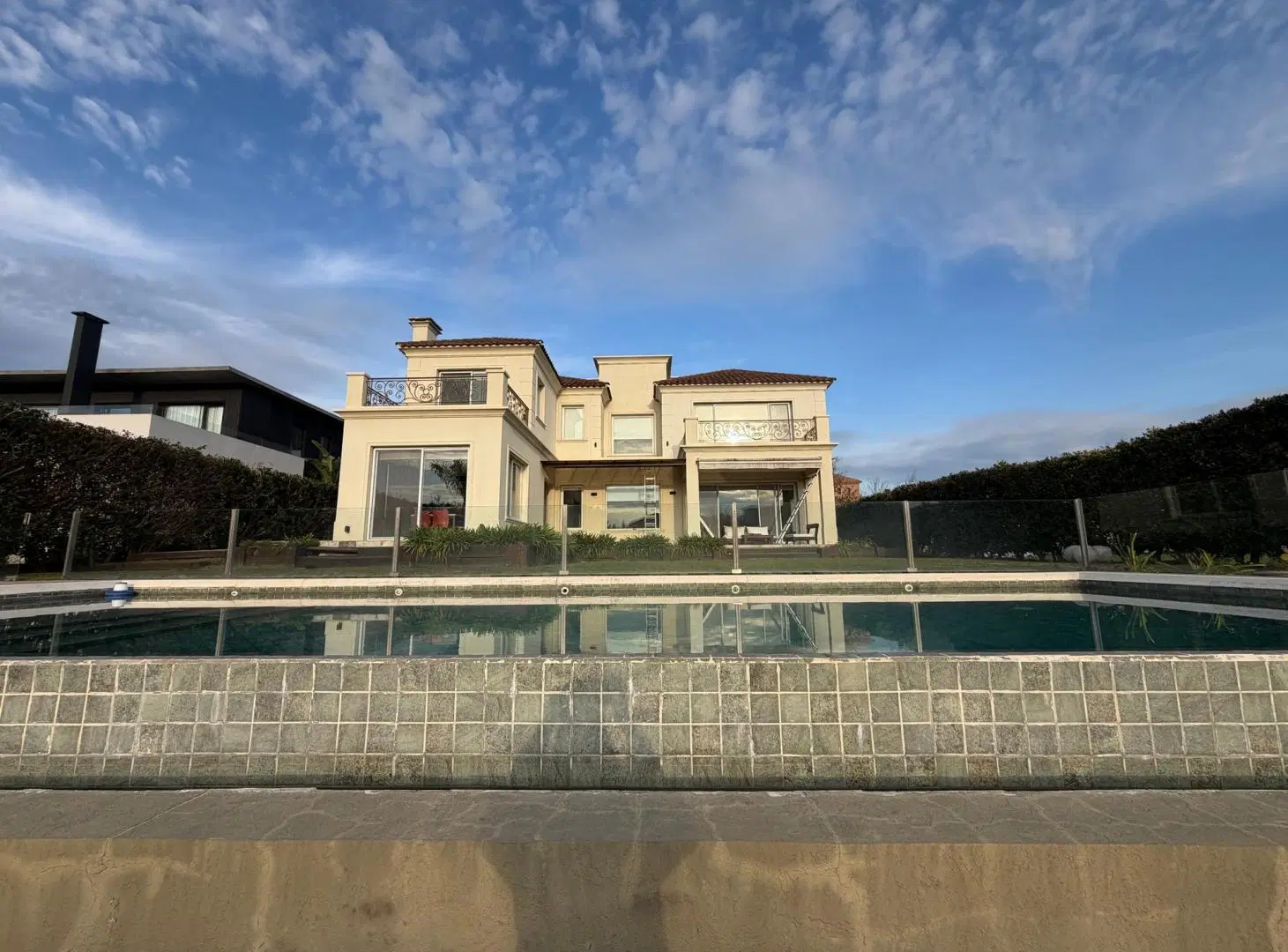 ALQUILER O VENTA CASA AL LAGO EN CABOS DEL LAGO 3