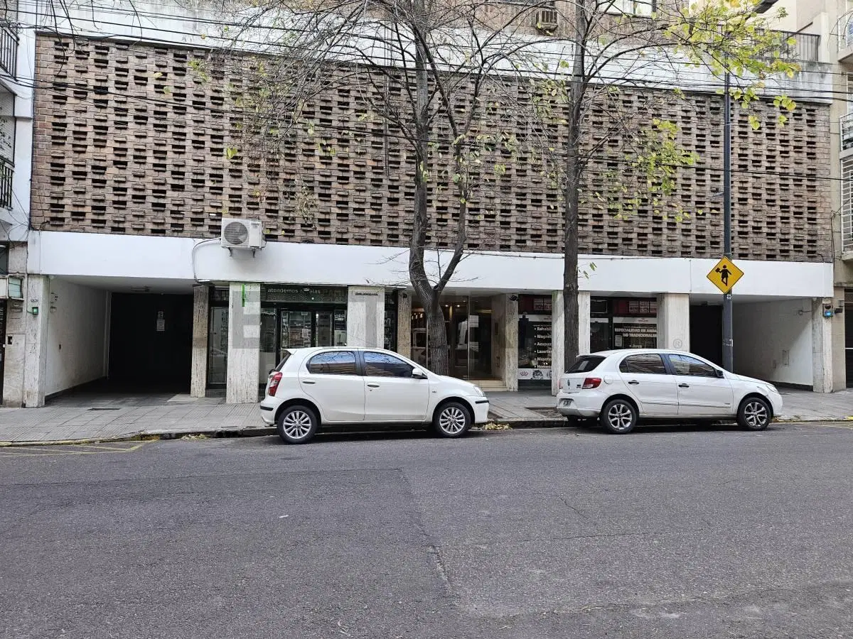 VENTA COCHERA EN BELGRANO FIJA CUBIERTA EN PLANTA BAJA MUY CÓMODA 3