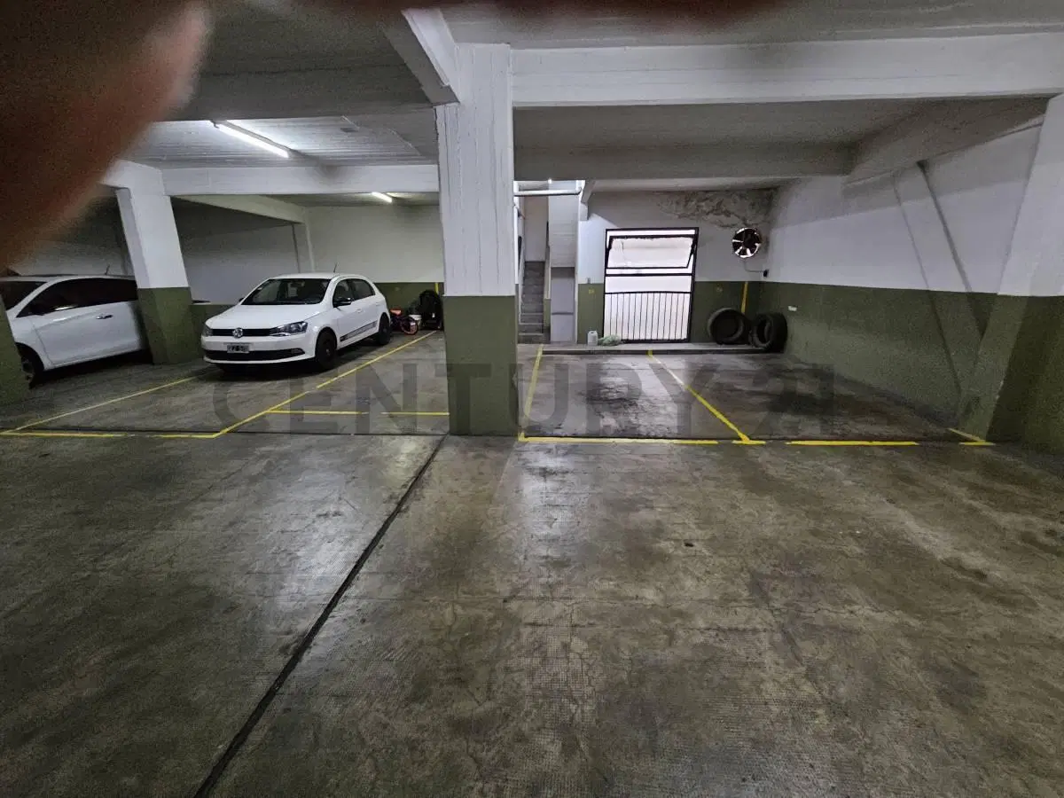 VENTA COCHERA EN BELGRANO FIJA CUBIERTA EN PLANTA BAJA MUY CÓMODA 2