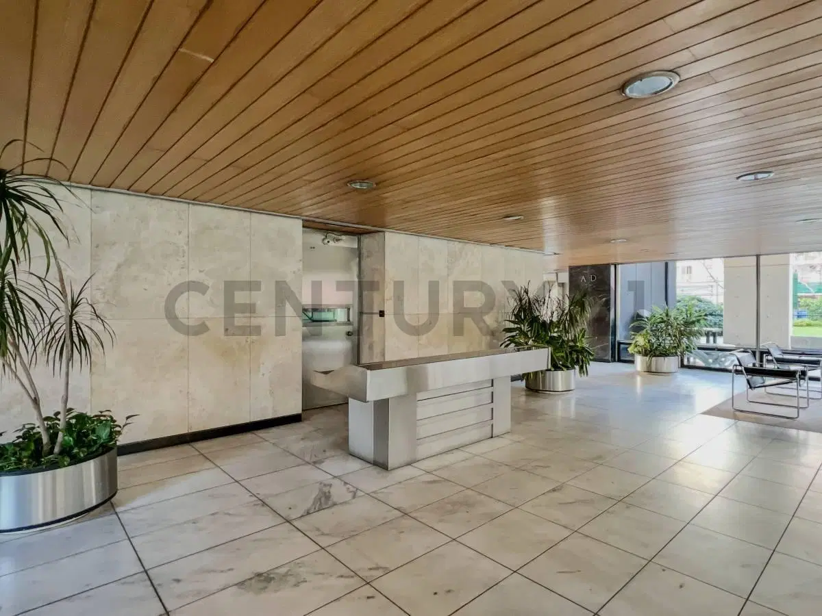 Departamento 3 ambientes + escritorio c/ cochera, baulera y seg. 24 hs. Palermo 2