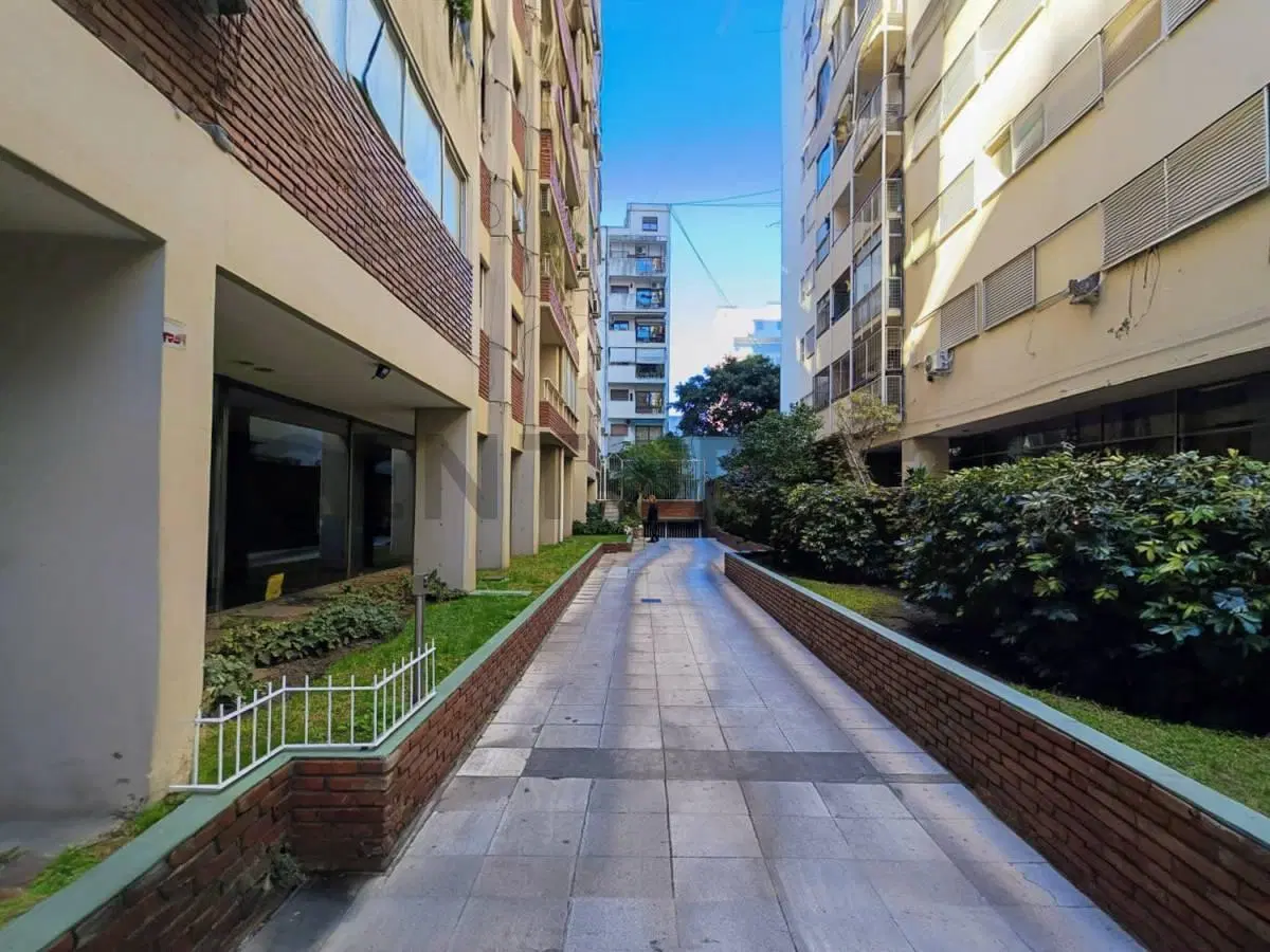 Venta de Cochera - Excelente Ubicación - 2