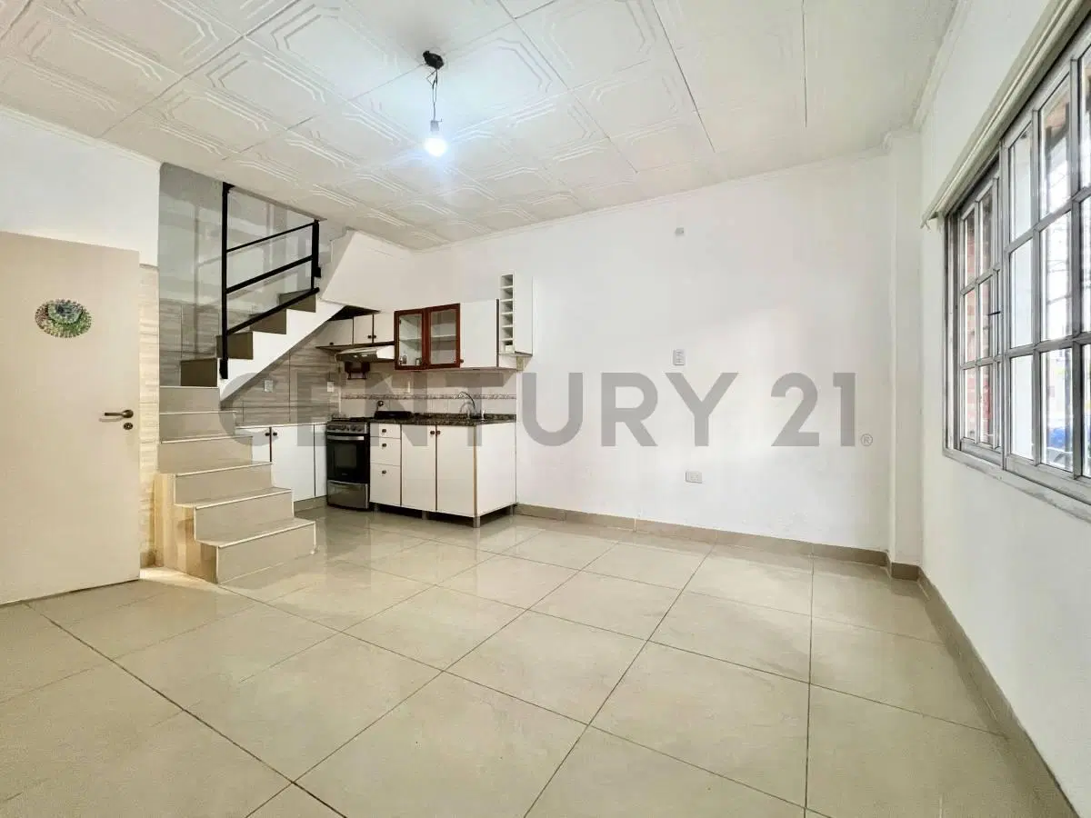 PH Triplex 4 ambientes reciclado c/ terraza, parrilla, sin expensas 2