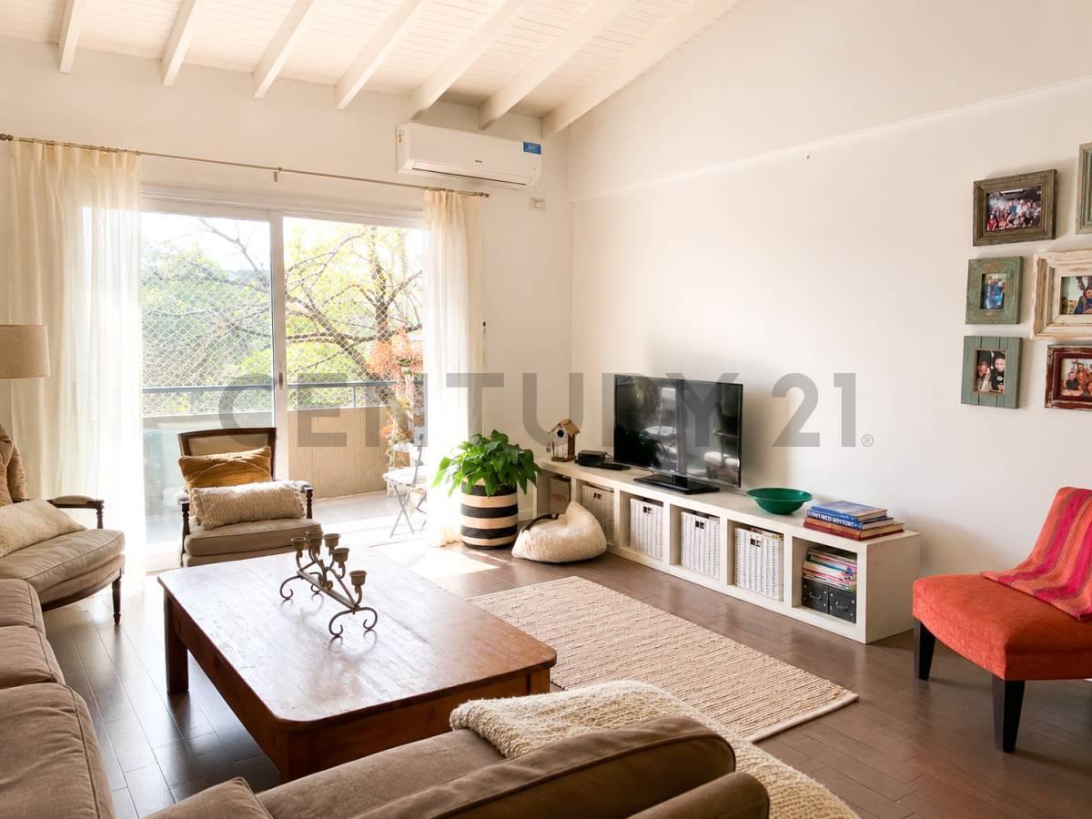 Foto de Amplio departamento de 3 ambientes con balcón, parrilla y, imagen 4