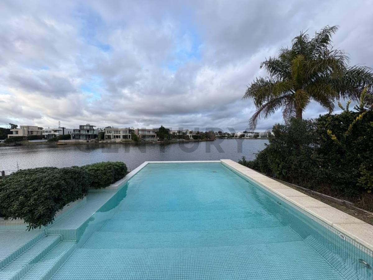 Foto de Casa premium en alquiler anual sobre el lago Los Lagos Nordelta, imagen 2