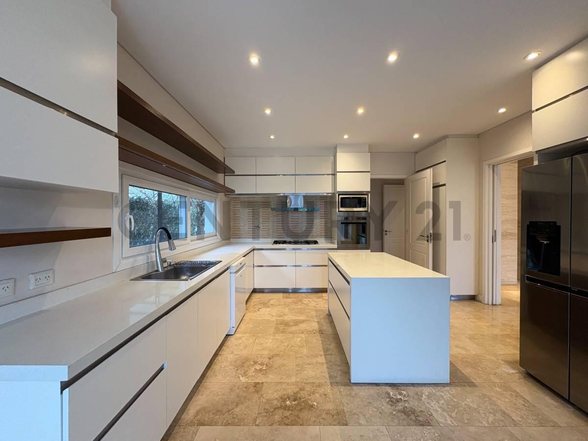 Foto de Casa premium en alquiler anual sobre el lago Los Lagos Nordelta, imagen 4
