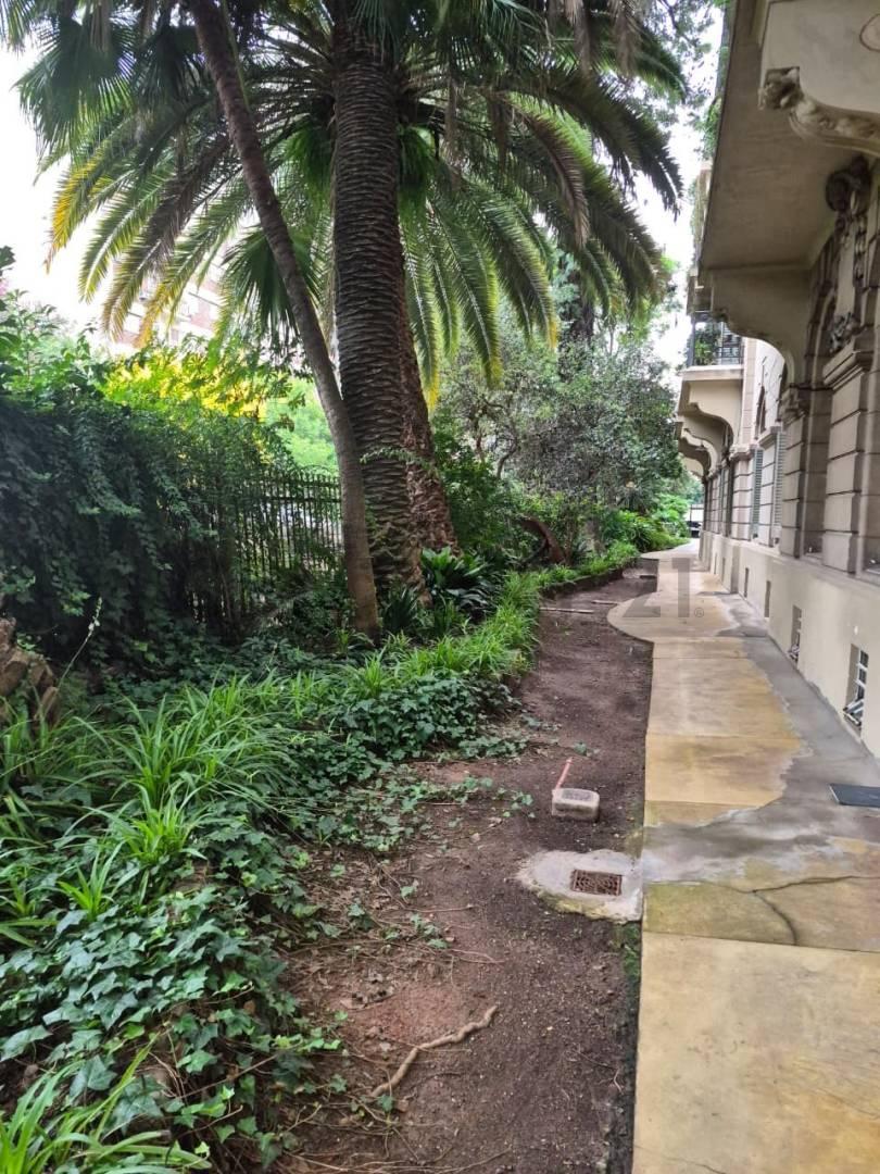 Foto de VENTA DEPARTAMENTO 4 AMBIENTES EN PB-EDIFICIO DE ESTILO AFRANCESADO, imagen 2