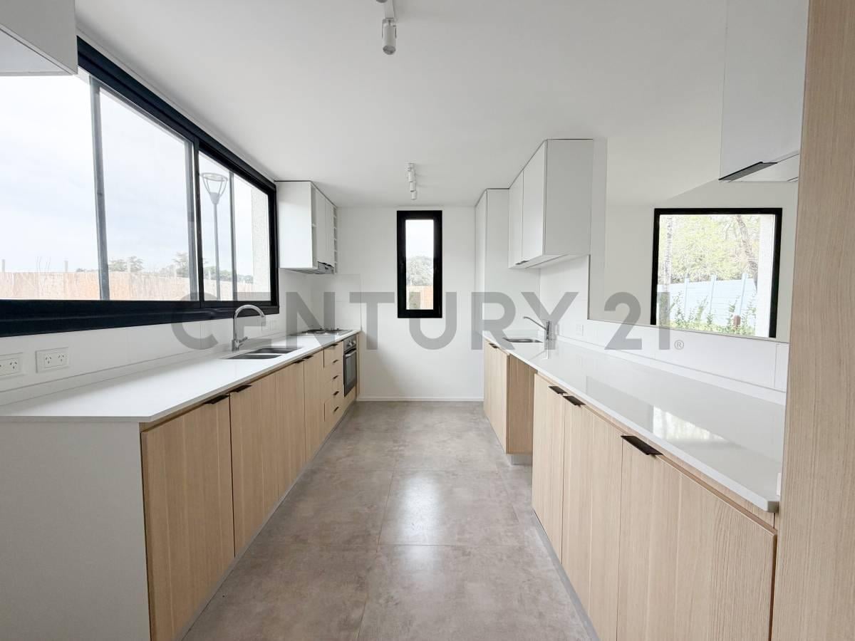 Foto de TOWNHOUSE DE 4 AMBIENTES EN ALQUILER A ESTRENAR, imagen 5