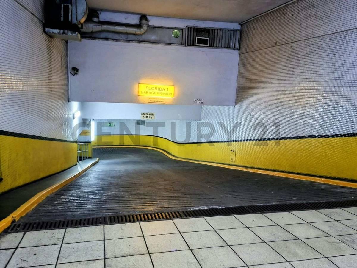 Foto de Oportunidad cochera en el emblematico edificio Florida 1 .Rivadavia 565, imagen 2