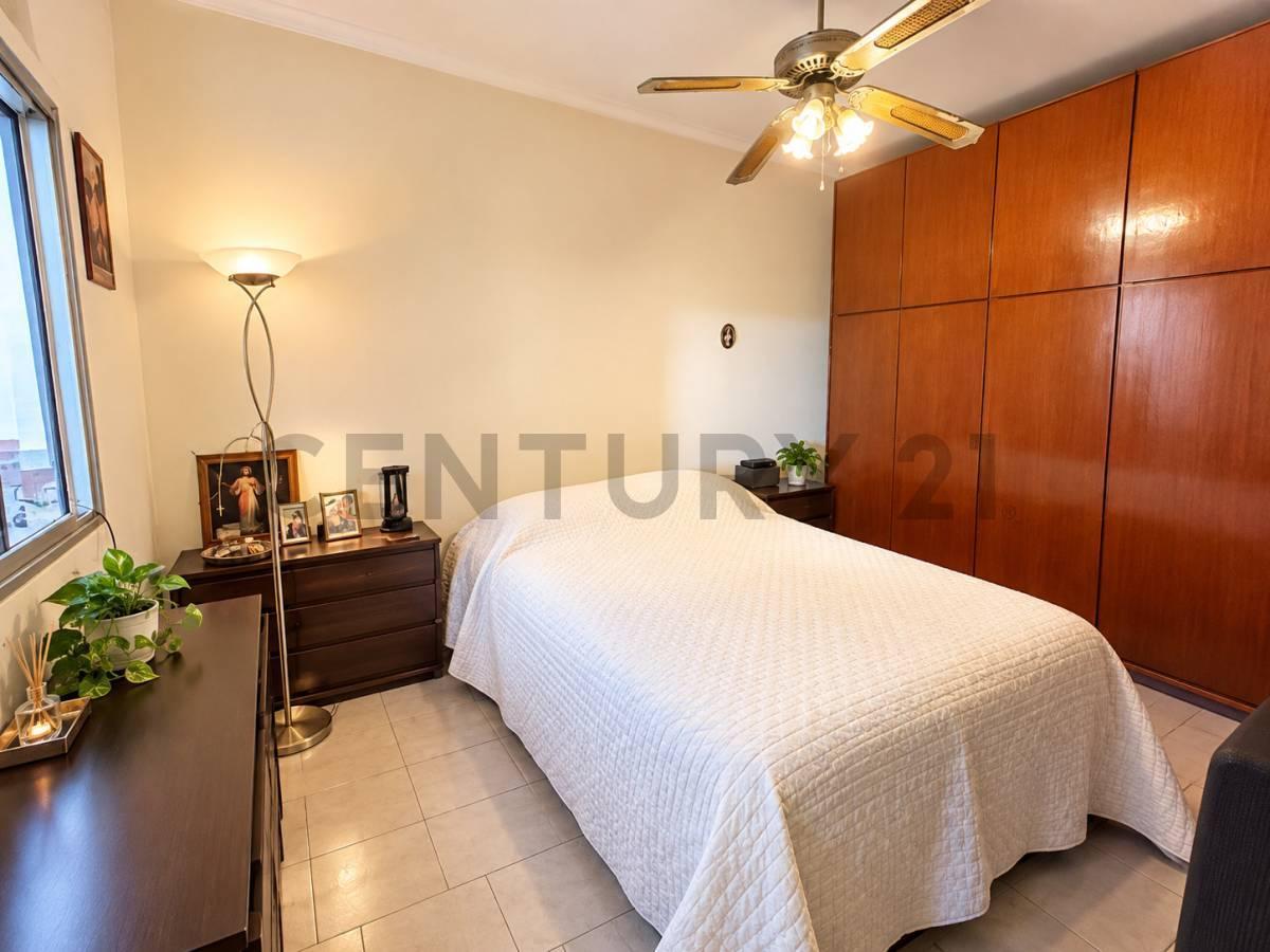 Foto de CASA 3 AMBIENTES CON PATIO, COCHERA Y EN PLANTA ALTA PARA ARMAR OTRO, imagen 3